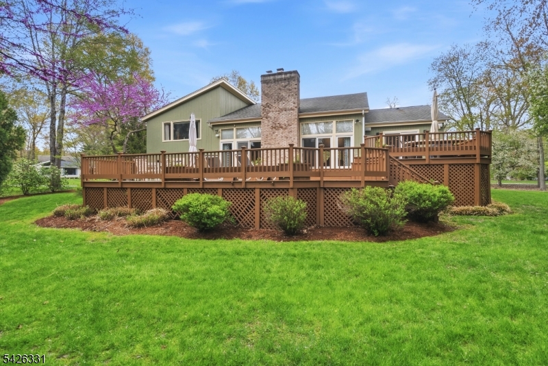 2 Exeter Ln