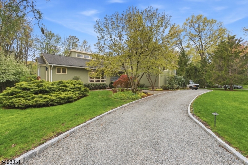 2 Exeter Ln