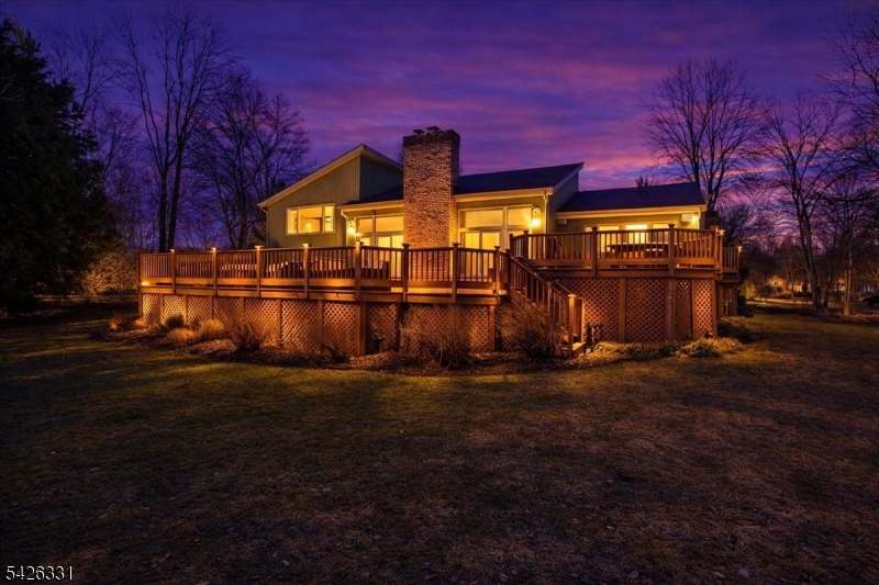 2 Exeter Ln