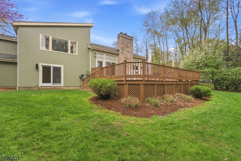 2 Exeter Ln