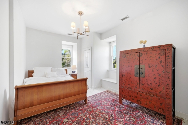21 Franklin Pl