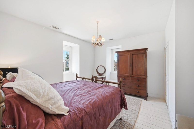 21 Franklin Pl