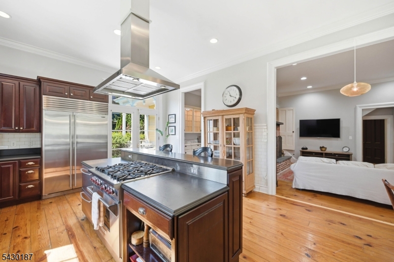 21 Franklin Pl