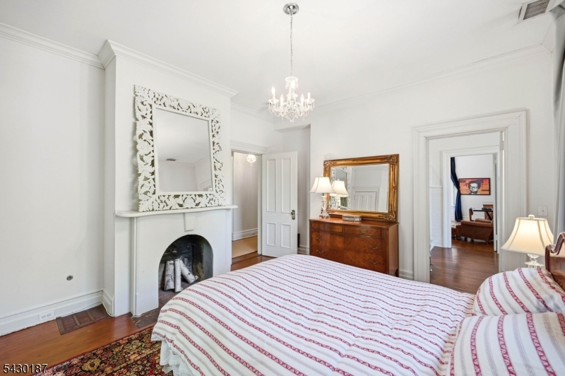 21 Franklin Pl