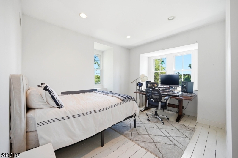 21 Franklin Pl