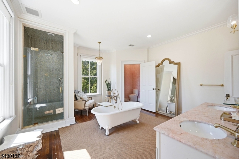 21 Franklin Pl