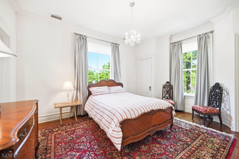 21 Franklin Pl