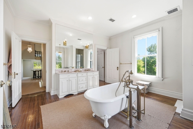 21 Franklin Pl