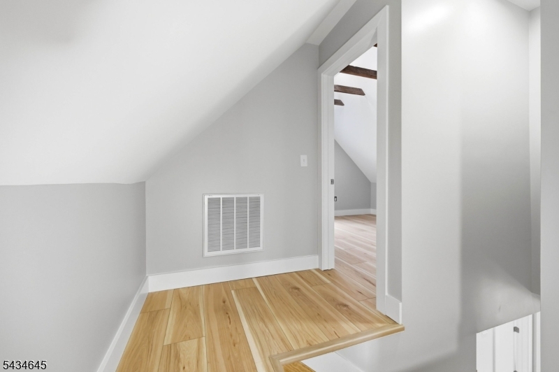 9 Morton St