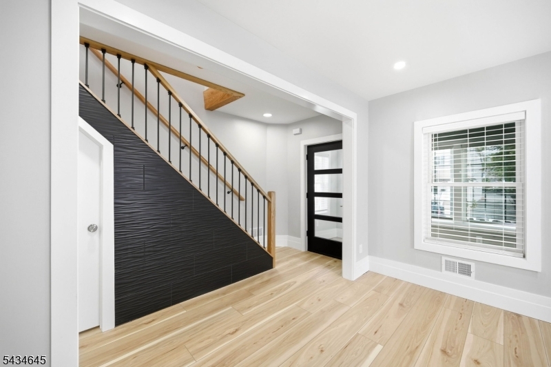 9 Morton St