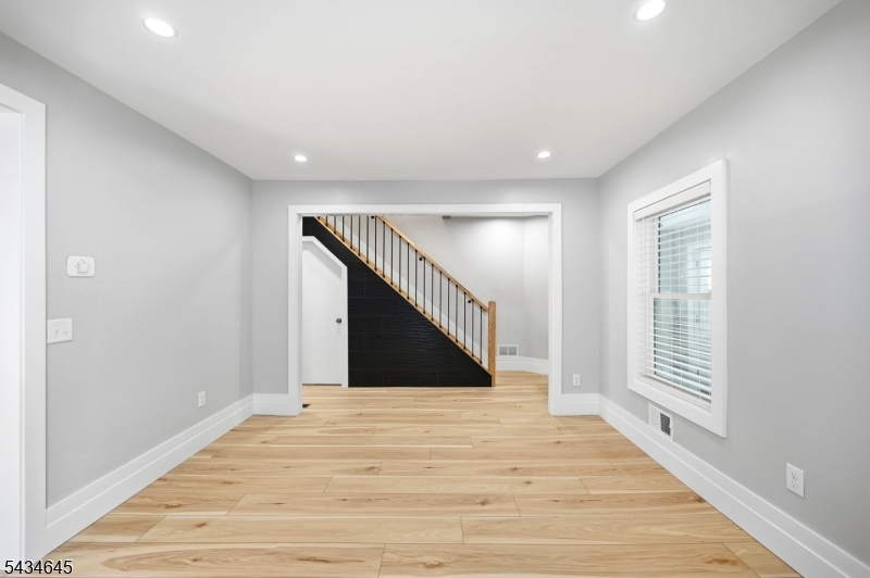 9 Morton St