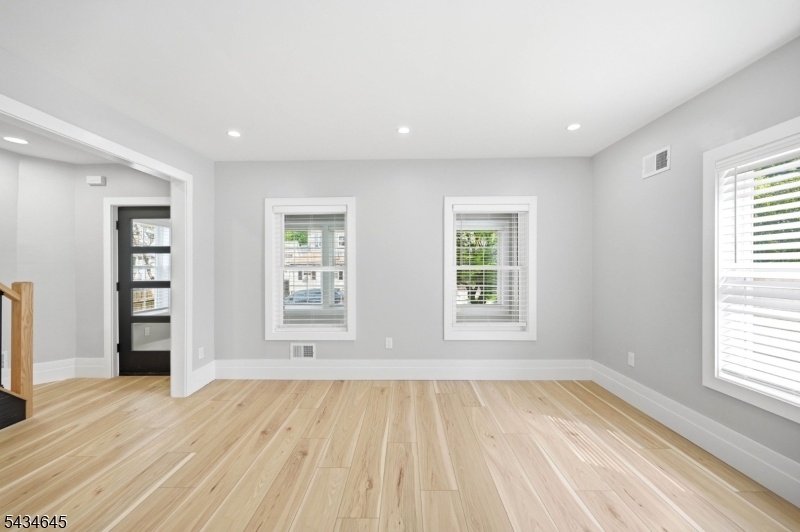 9 Morton St