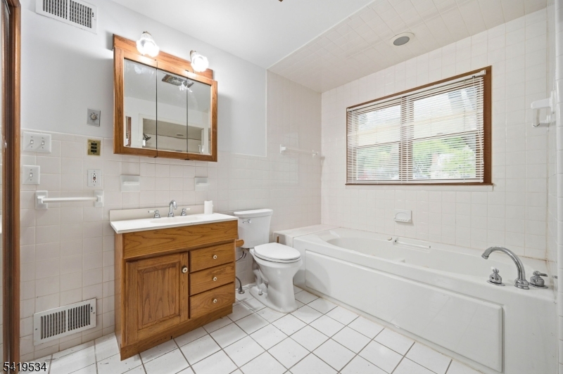 27 Knollwood Rd