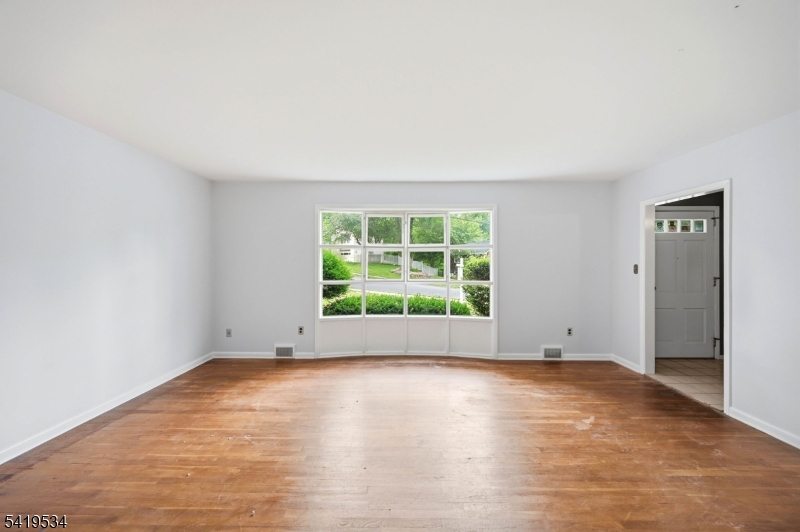 27 Knollwood Rd