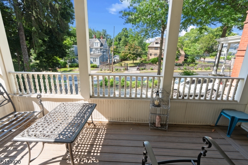 1 Franklin Pl