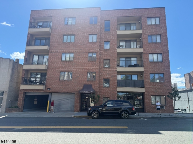 610 Anderson Ave E