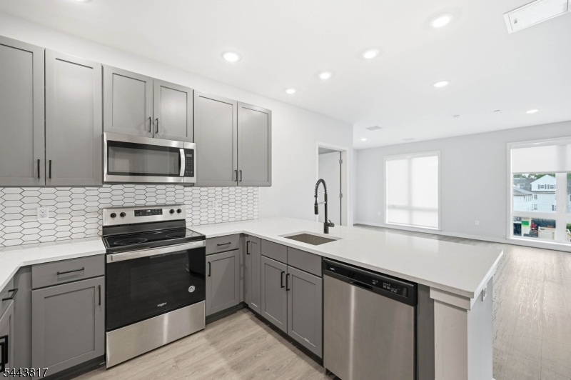 175 Morris St 309