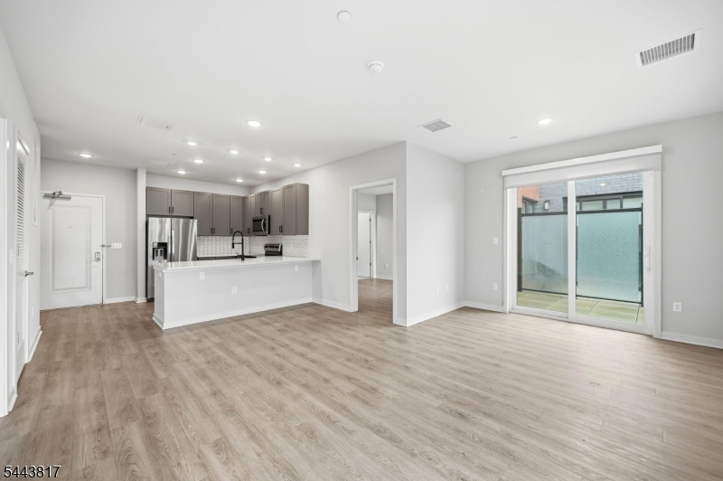 175 Morris St 309
