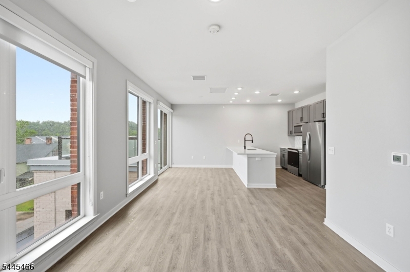 175 Morris St 408