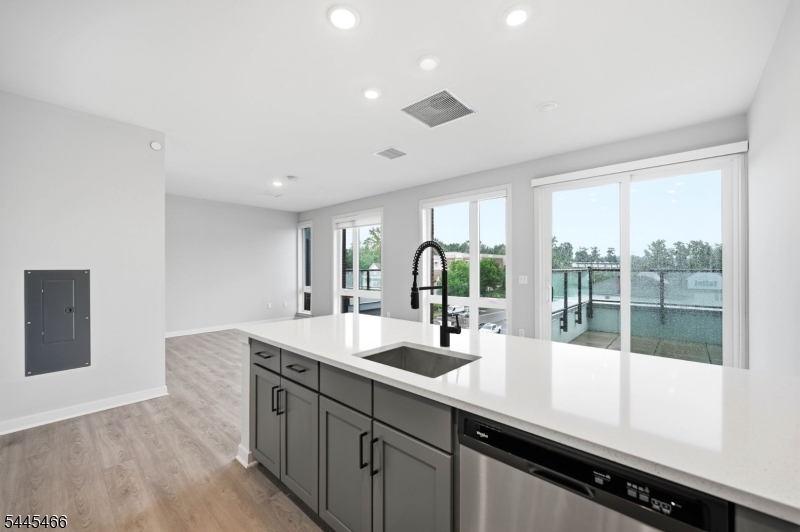 175 Morris St 408