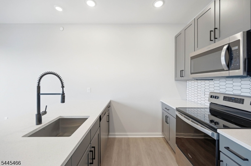 175 Morris St 408