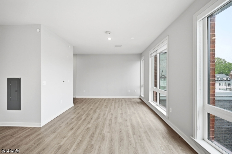 175 Morris St 408