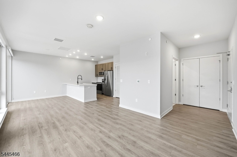 175 Morris St 408