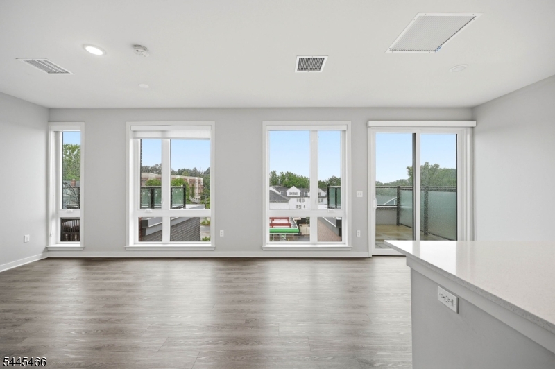 175 Morris St 408