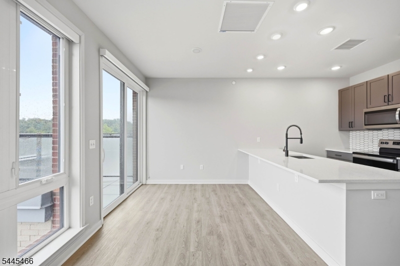 175 Morris St 408