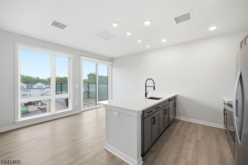 175 Morris St 408