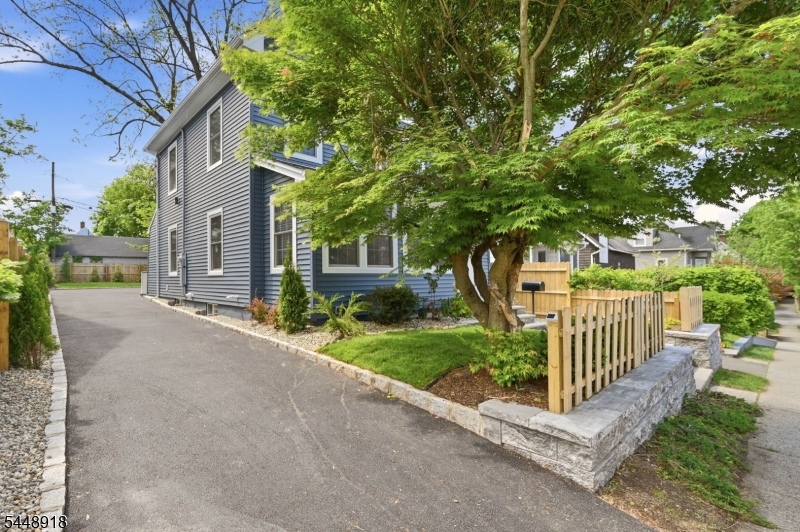 9 Morton St
