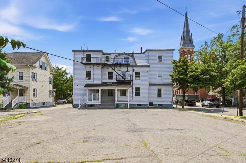 98 Maple Ave