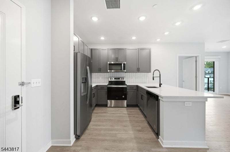 175 Morris St 328