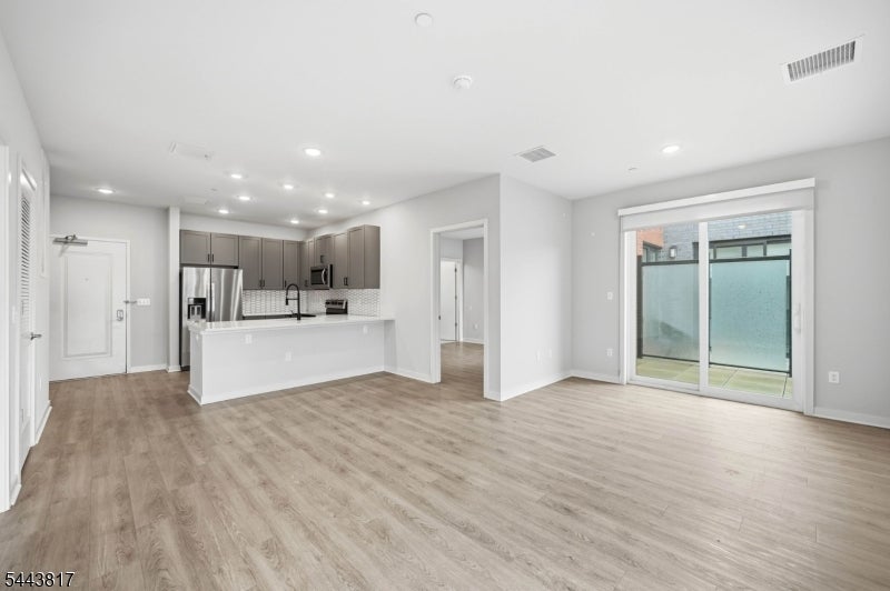 175 Morris St 328