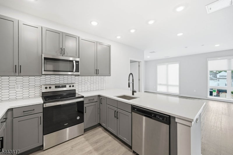 175 Morris St 328