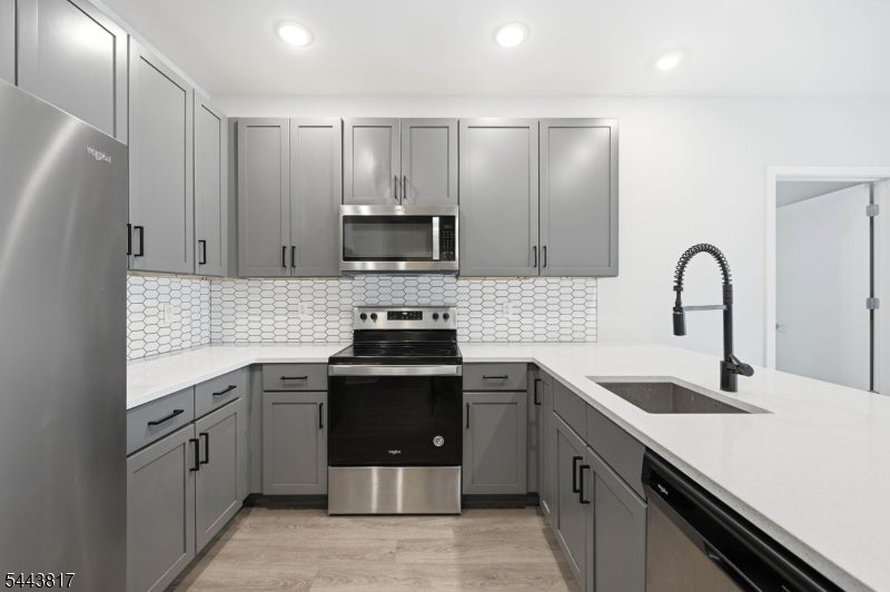 175 Morris St 328