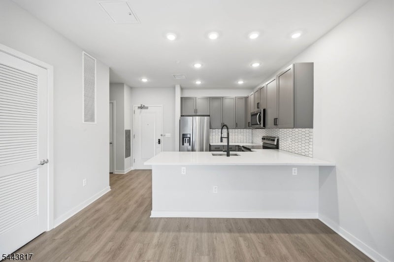 175 Morris St 328