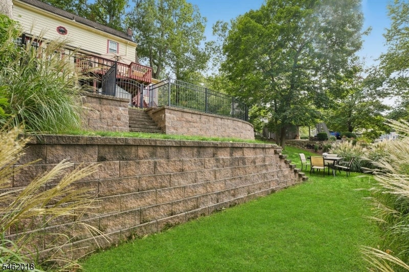 21 Midland Dr