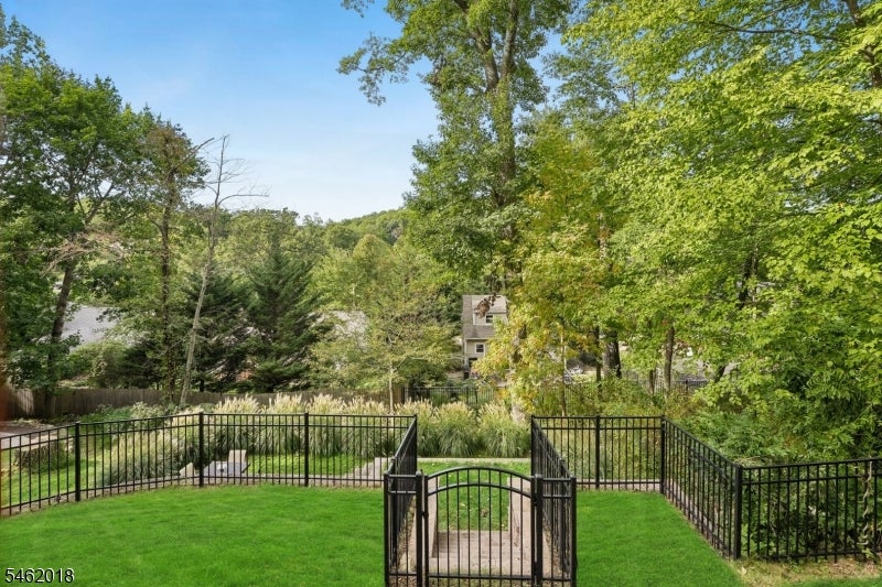 21 Midland Dr