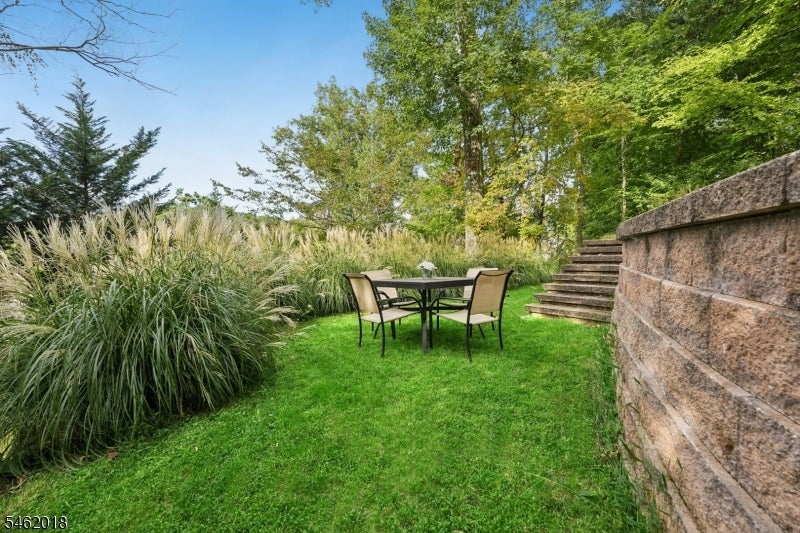 21 Midland Dr