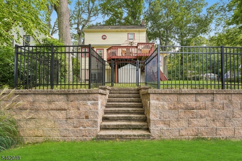 21 Midland Dr