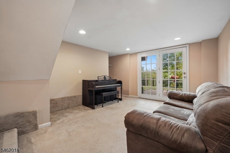 21 Midland Dr