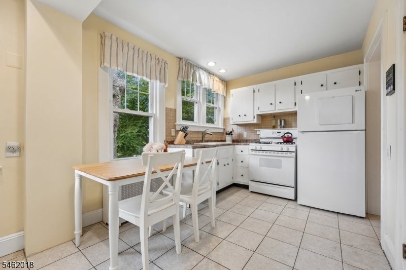 21 Midland Dr