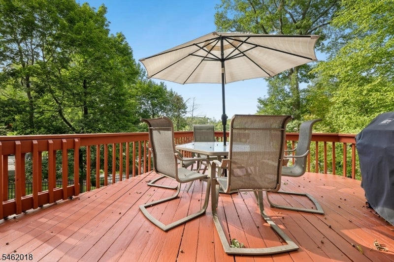 21 Midland Dr