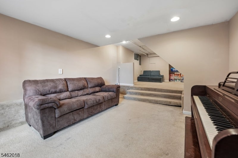 21 Midland Dr