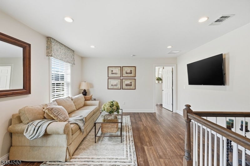 6 Lee Dr