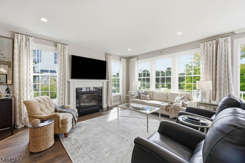 6 Lee Dr