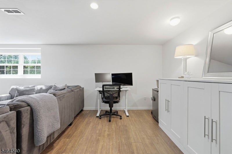 6 Lee Dr