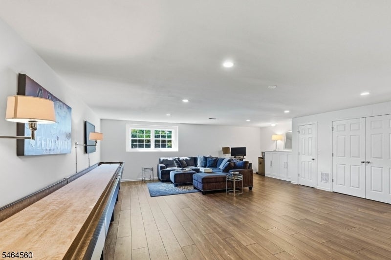 6 Lee Dr