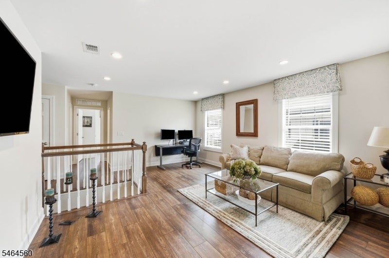 6 Lee Dr